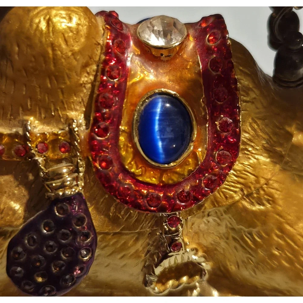 QIFU vintage trinket